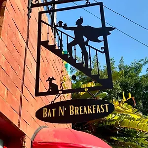  Hostel Bat N Breakfast No Beco Do Batman